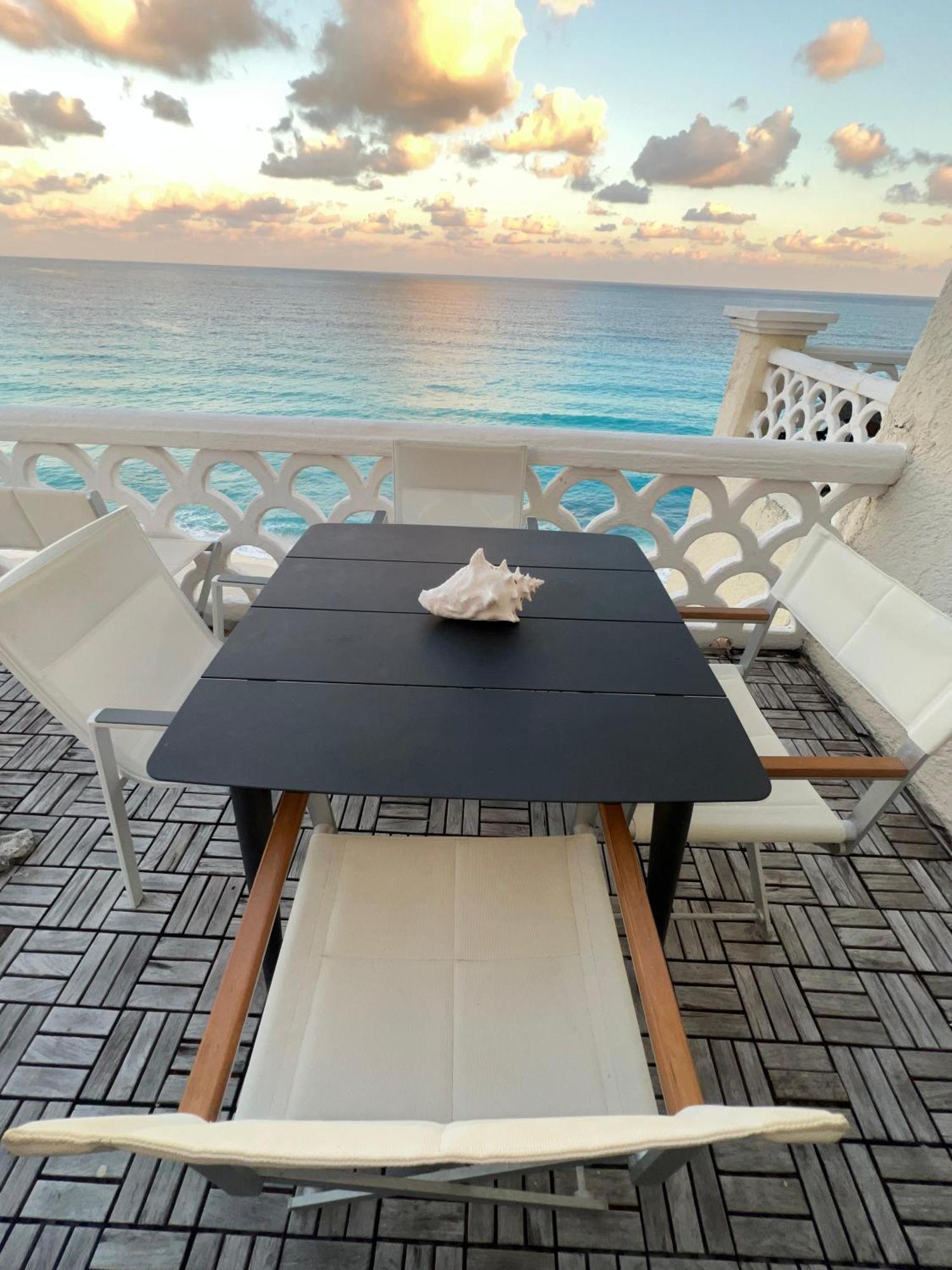 “Magic Sunrise At Cancun” 외부 사진