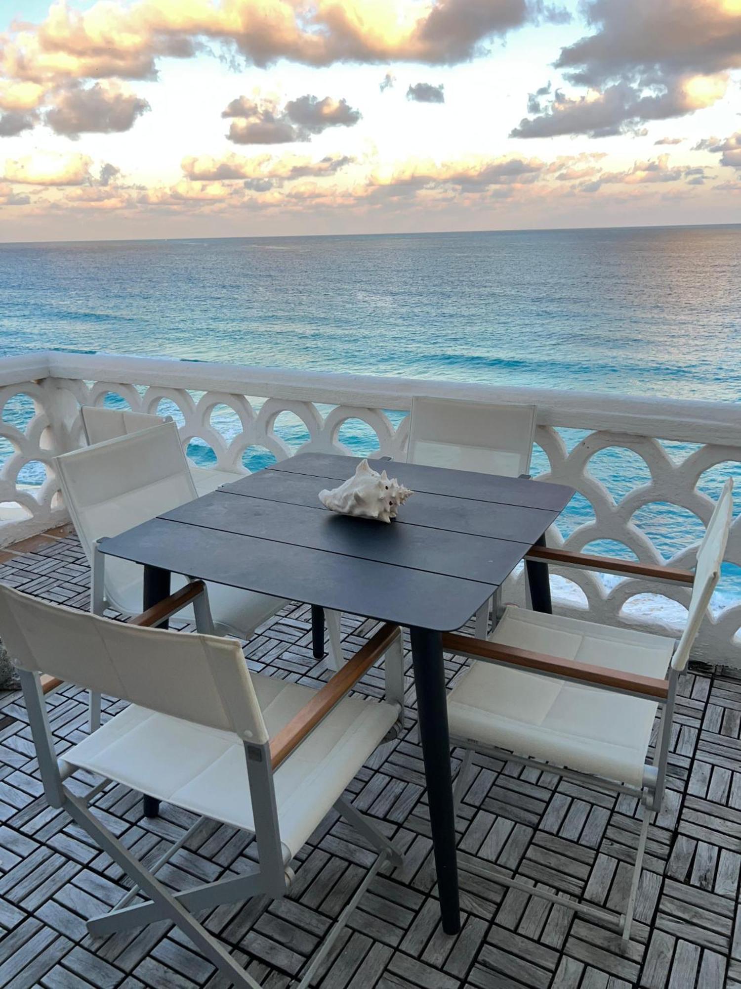 “Magic Sunrise At Cancun” 외부 사진