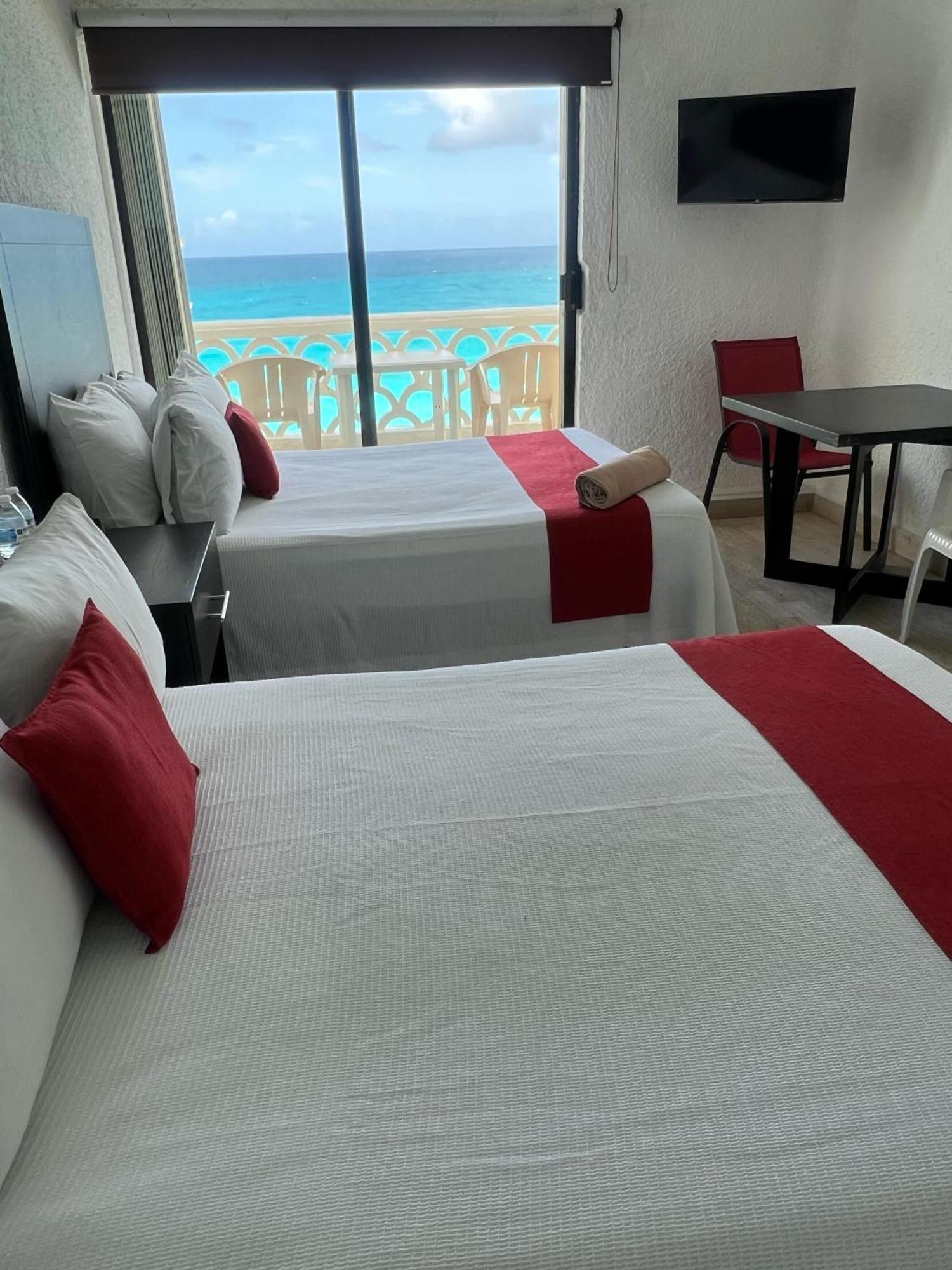 “Magic Sunrise At Cancun” 외부 사진
