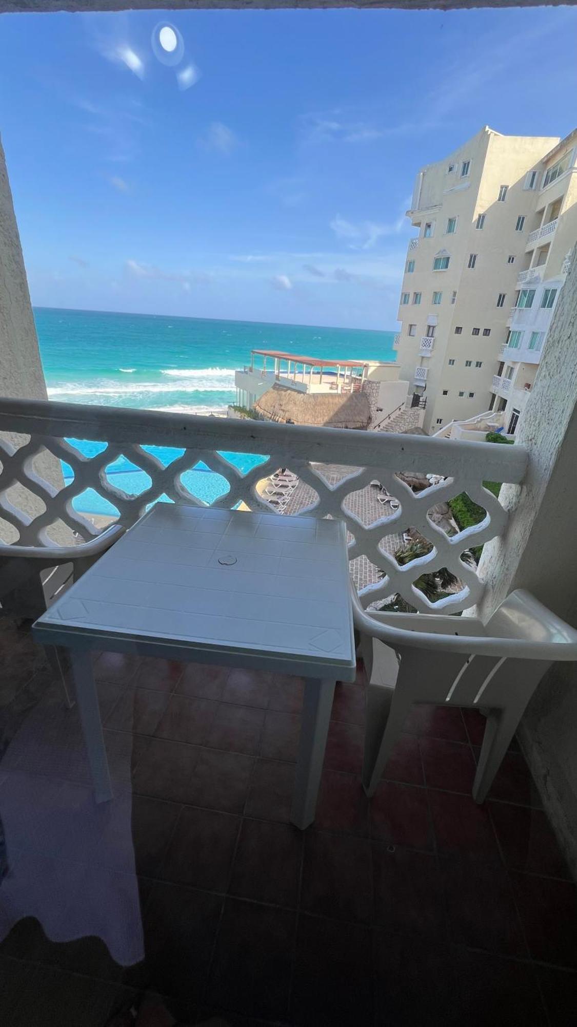 “Magic Sunrise At Cancun” 외부 사진