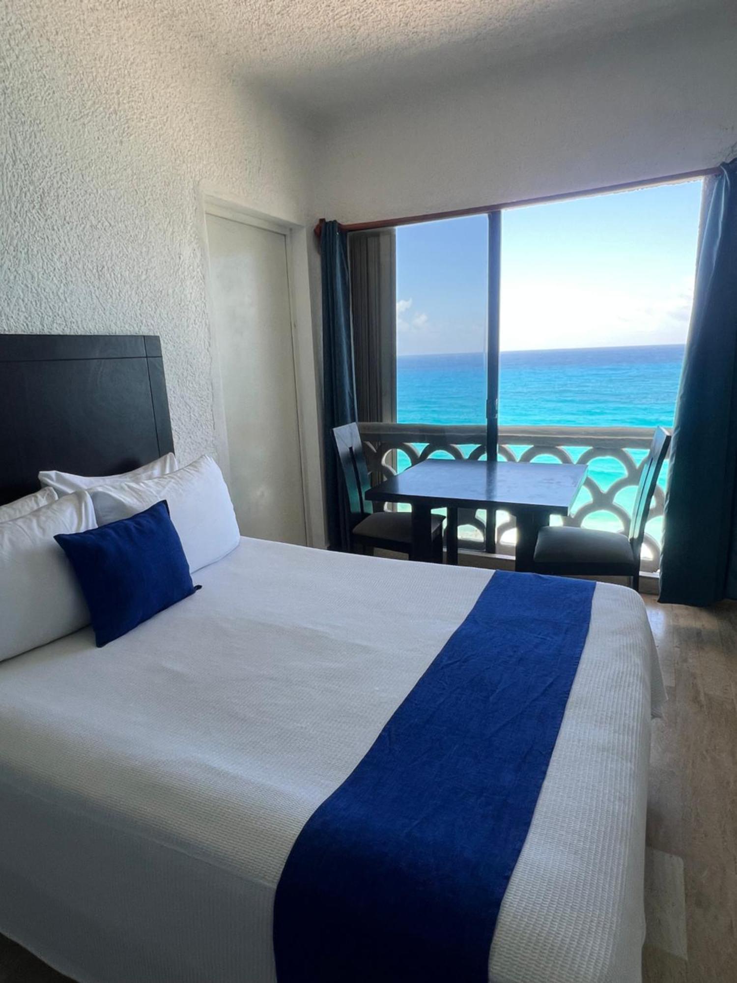 “Magic Sunrise At Cancun” 외부 사진