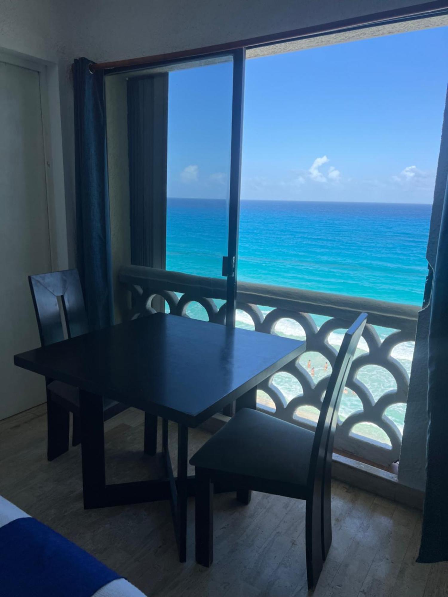 “Magic Sunrise At Cancun” 외부 사진