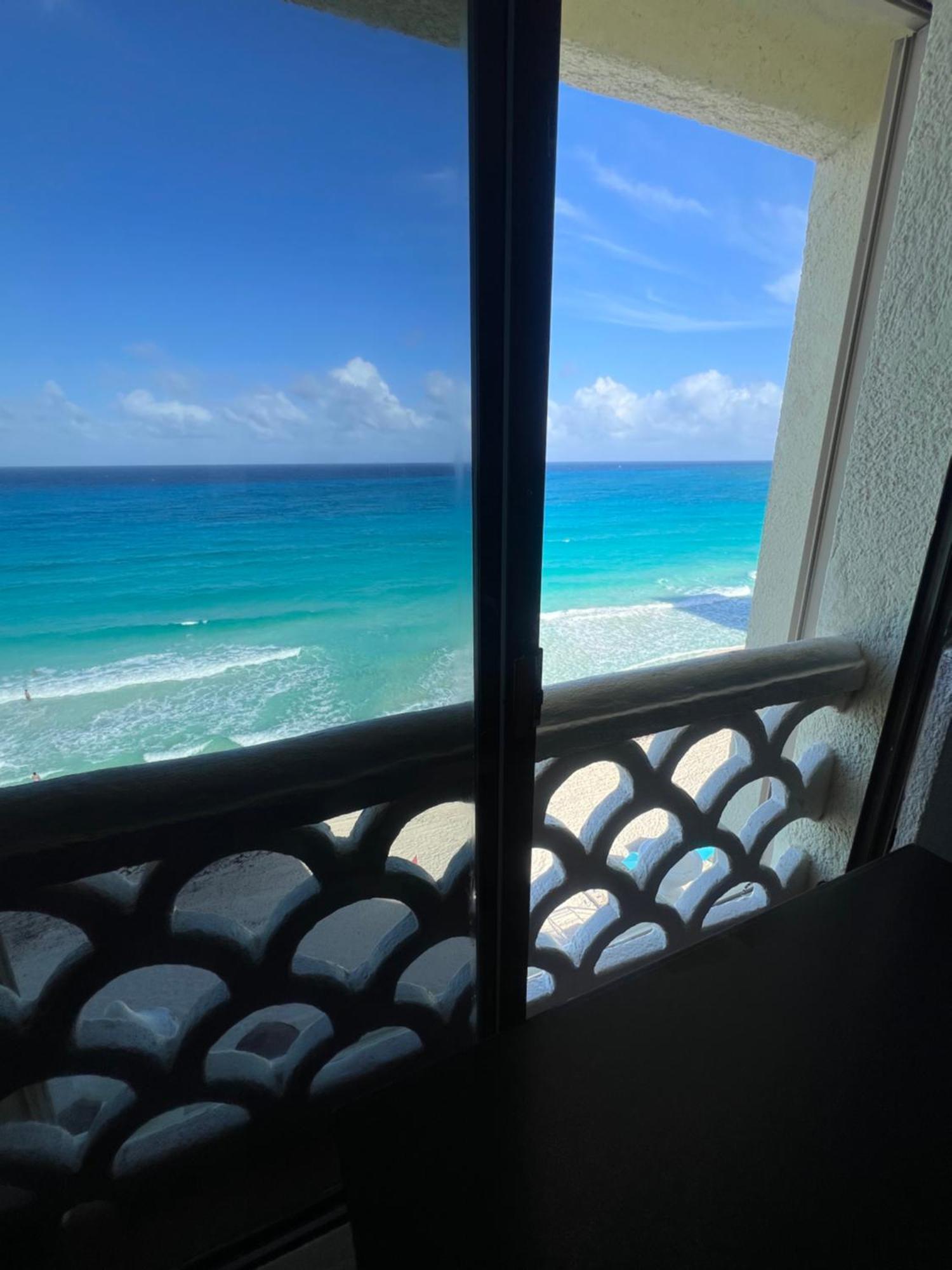 “Magic Sunrise At Cancun” 외부 사진