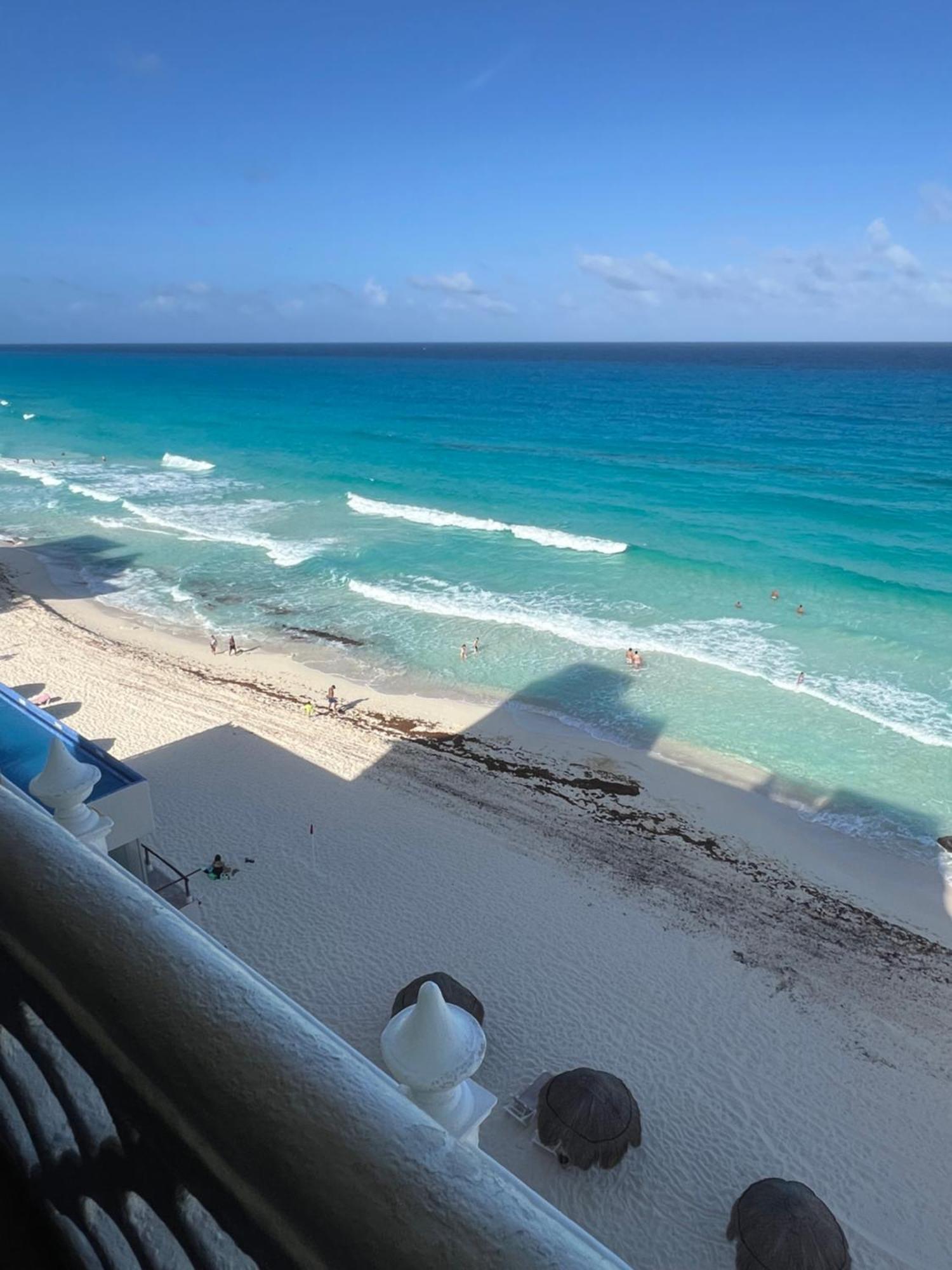 “Magic Sunrise At Cancun” 외부 사진